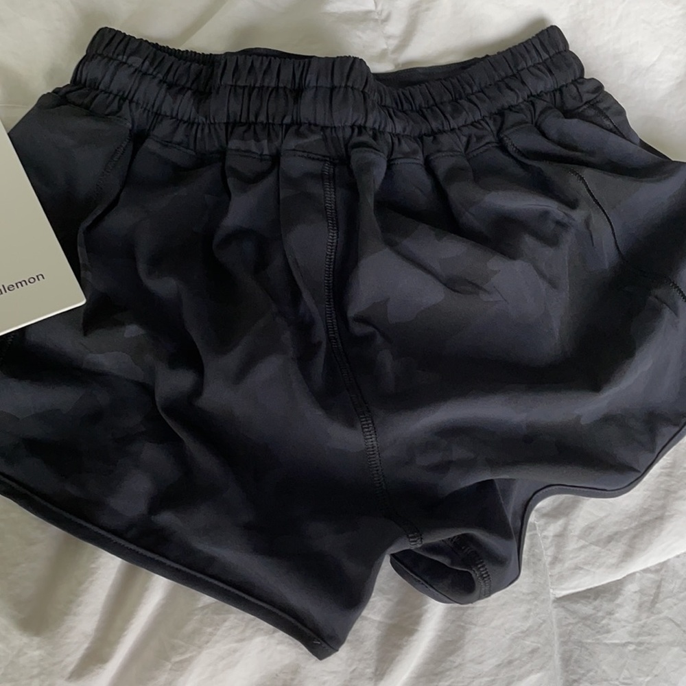NWT lululemon black camo hotty hot short 2.5”